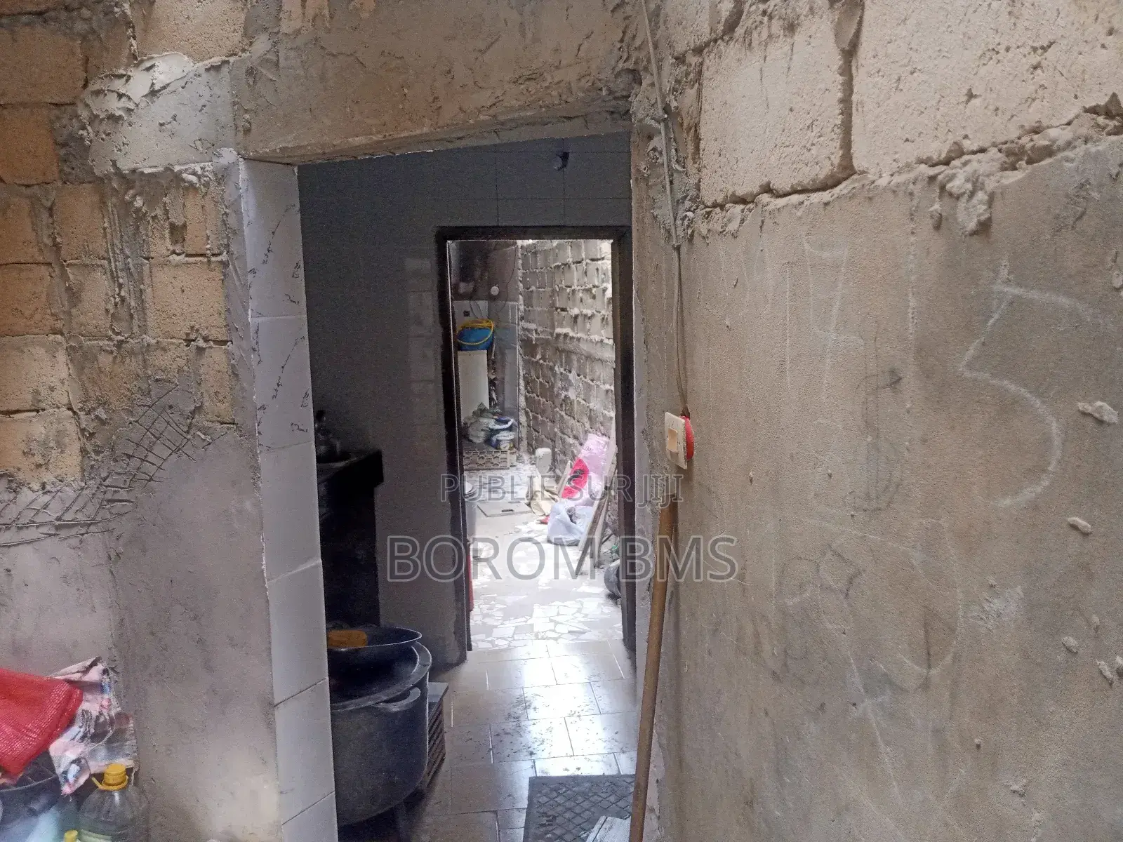 10chbre Appartement-terrasse dans Thiaroye à Vendre