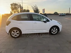 Voiture 2011 Blanc
