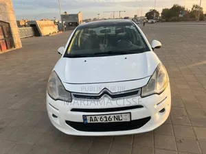 Voiture 2011 Blanc