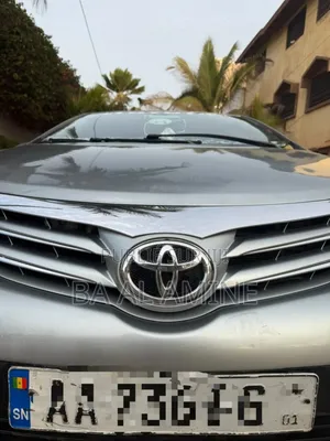 Toyota Avensis 2013 Gris