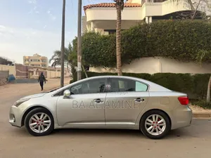 Toyota Avensis 2013 Gris