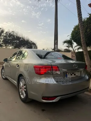 Toyota Avensis 2013 Gris