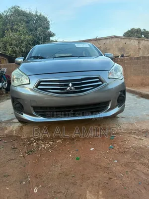 Mitsubishi Mirage 2018 Gris