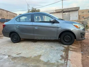 Mitsubishi Mirage 2018 Gris