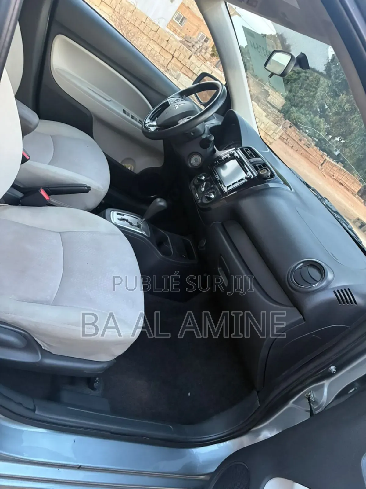 Mitsubishi Mirage 2018 Gris