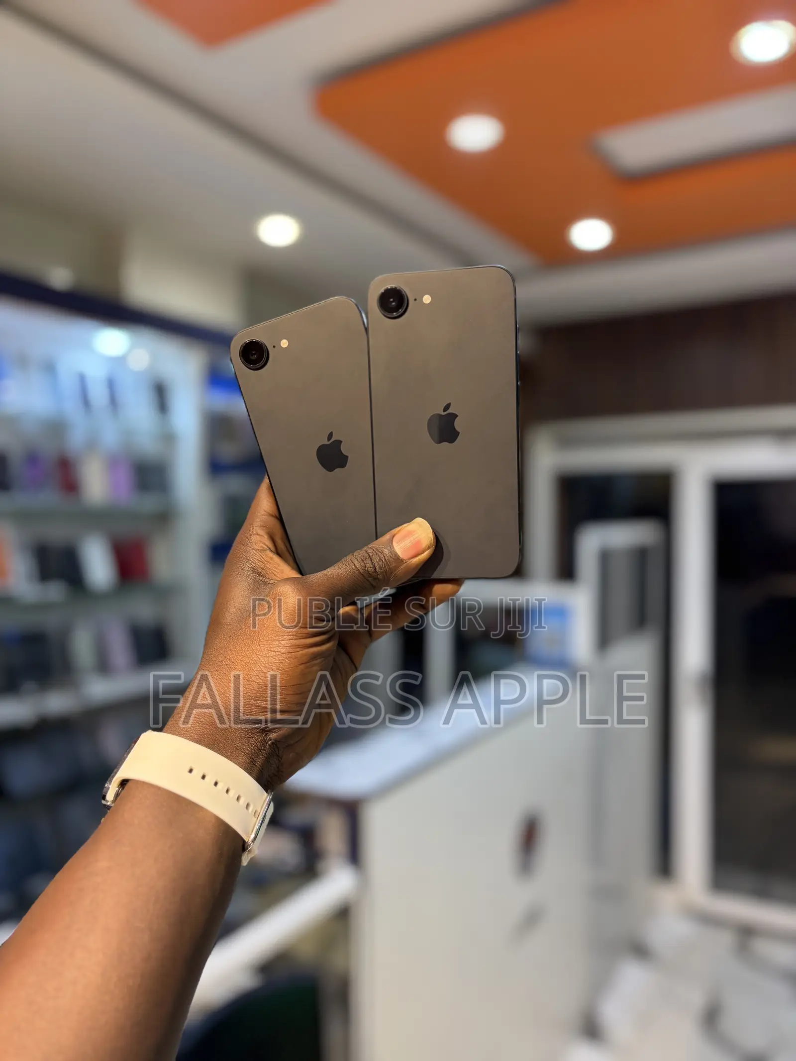 Nouveau Apple iPhone 16e 128 GB Noir