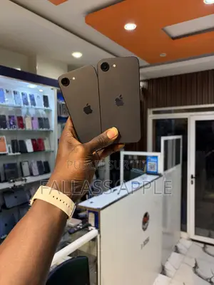 Nouveau Apple iPhone 16e 128 GB Noir