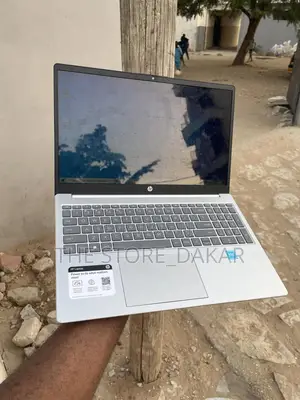 Nouveau Ordinateur portable HP 15 4GB Autre SSD 128GB