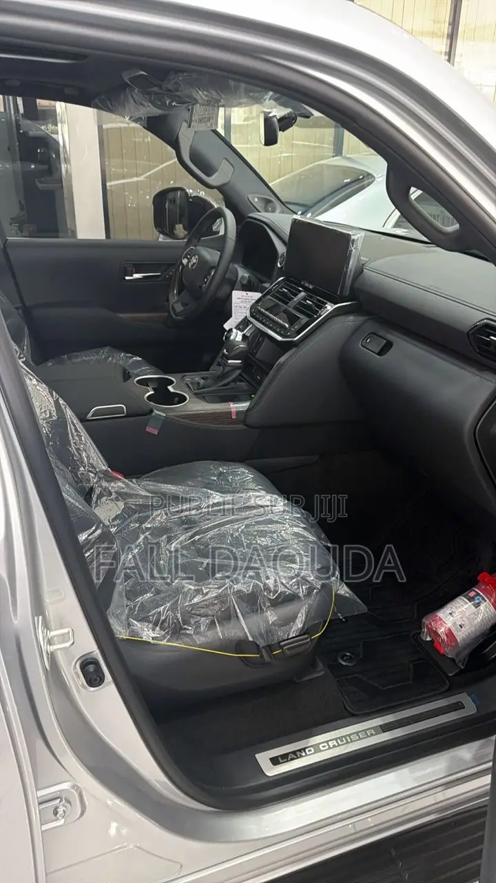 Toyota Land Cruiser Prado 2025 Gris