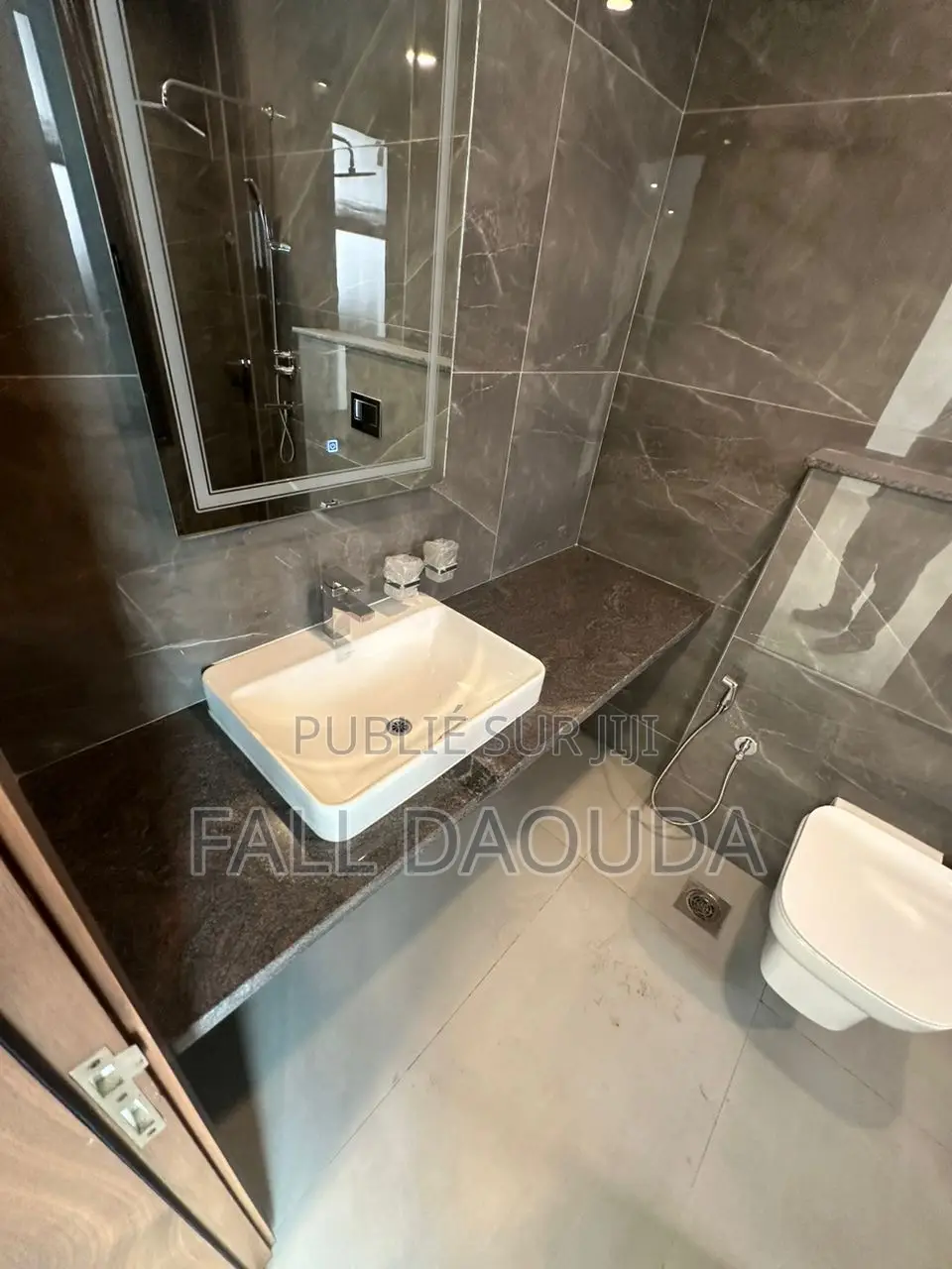 4chbre Appartement dans Appartement, Almadies à Vendre