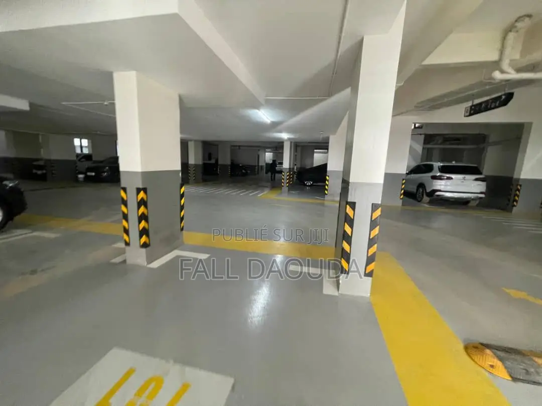 4chbre Appartement dans Appartement, Almadies à Vendre