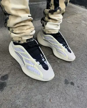 Yeezy 700 Color Beige Disponible