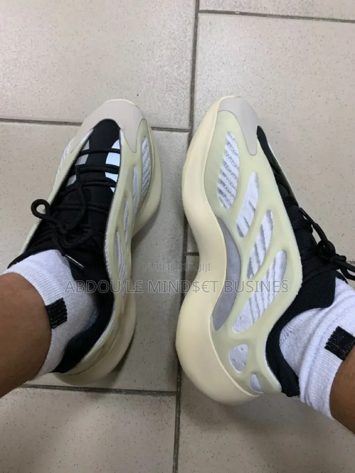 Yeezy 700 Color Beige Disponible