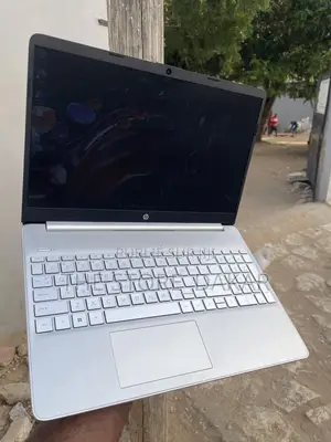 Ordinateur portable HP 15 8GB AMD Ryzen 5 SSD 512GB