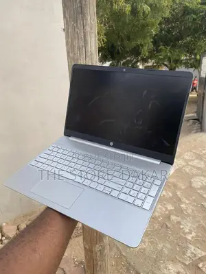 Ordinateur portable HP 15 8GB AMD Ryzen 5 SSD 512GB