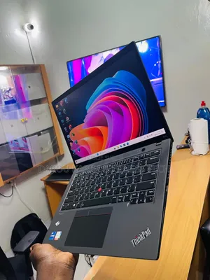 Nouveau Lenovo Thinkpad T14s Gen 2 16GB Intel Core i5 SSD 512GB