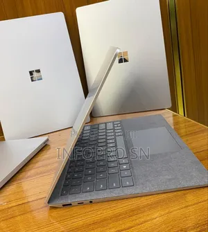 Nouveau Microsoft Surface 16GB Intel Core i7 SSD 256GB