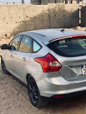 Ford Focus SE 4dr Sedan (2.0L 4cyl 5M) 2014 Gris