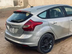 Ford Focus SE 4dr Sedan (2.0L 4cyl 5M) 2014 Gris
