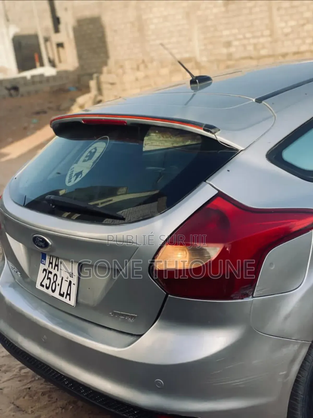 Ford Focus SE 4dr Sedan (2.0L 4cyl 5M) 2014 Gris