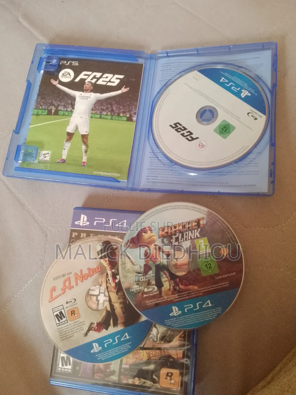 Ps4 Pro Avec 2 Manettes Et Gta 5 Et Fc25