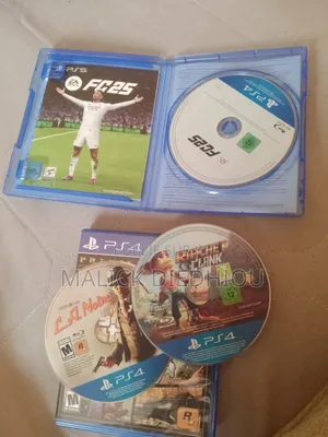 Ps4 Pro Avec 2 Manettes Et Gta 5 Et Fc25