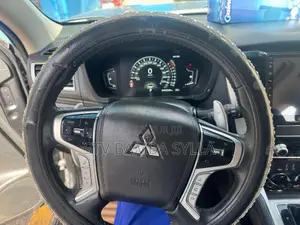 Mitsubishi Montero Sport 2022 Gris
