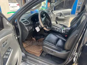 Mitsubishi Montero Sport 2022 Gris