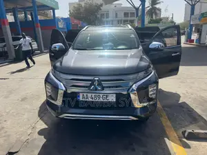 Mitsubishi Montero Sport 2022 Gris