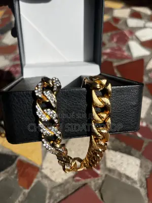Collier Blowmen