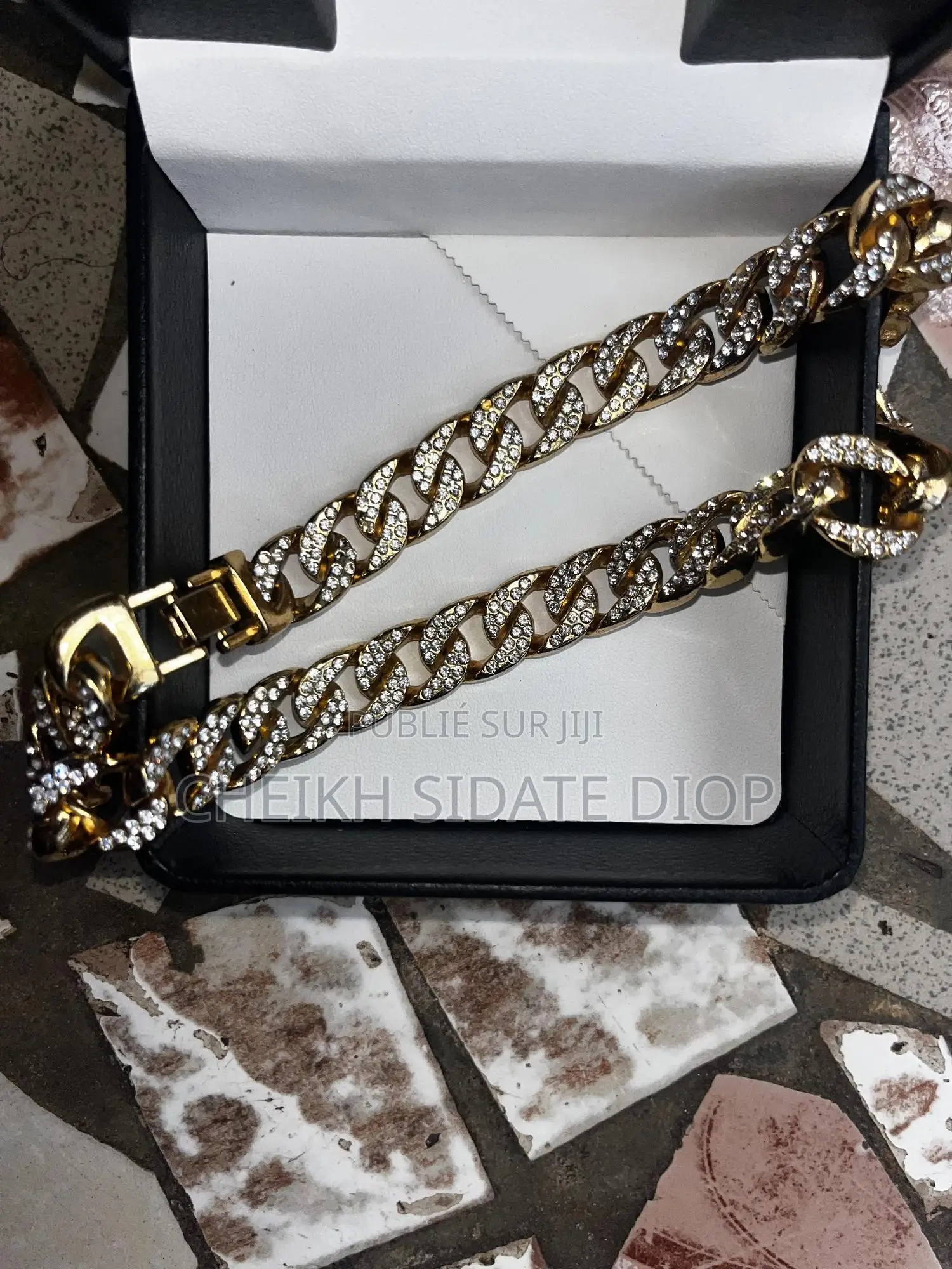 Collier Blowmen