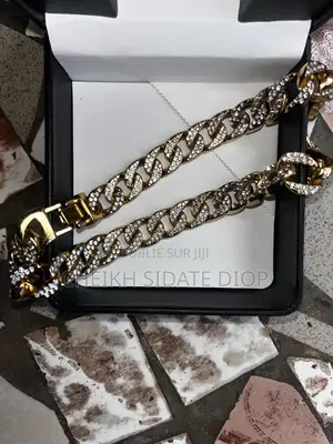 Collier Blowmen
