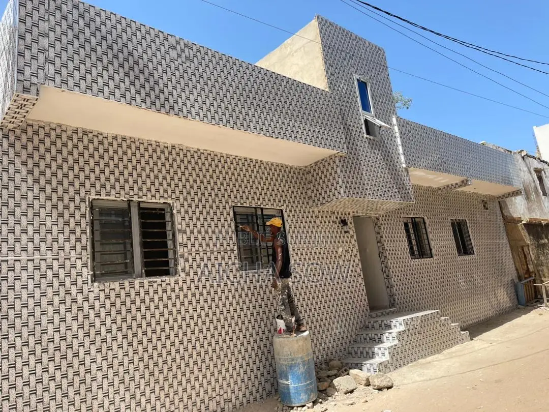Parcelles Assainies – Unité 03 À Vendre – Villa Neuve en Angle