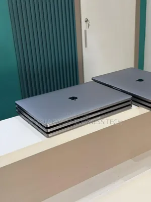 Nouveau Apple MacBook Pro 2019 32GB Intel Core i7 SSD 512GB