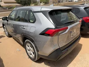 Toyota RAV4 2021 Gris