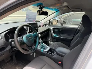 Toyota RAV4 2021 Gris