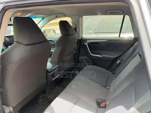 Toyota RAV4 2021 Gris