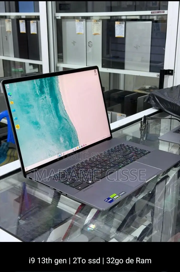 Nouveau MSI Creator 17 B11UH-222 32GB Intel Core i9 SSD 2T