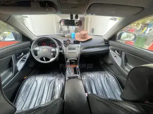 Toyota Camry LE 4dr Sedan (2.5L 4cyl 6AM) 2010 Gris
