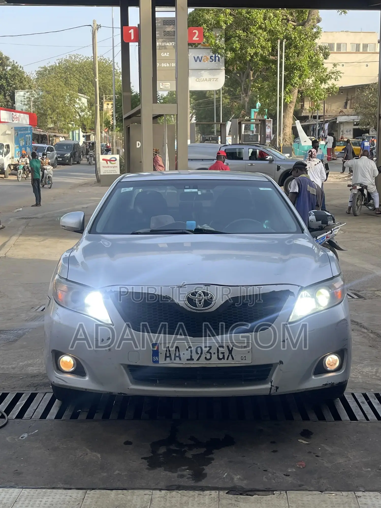 Toyota Camry LE 4dr Sedan (2.5L 4cyl 6AM) 2010 Gris