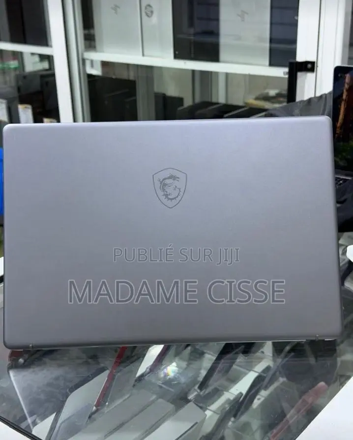 Nouveau MSI Creator 17 B11UH-222 32GB Intel Core i9 SSD 2T