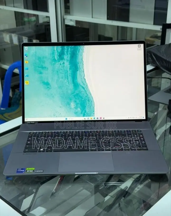 Nouveau MSI Creator 17 B11UH-222 32GB Intel Core i9 SSD 2T