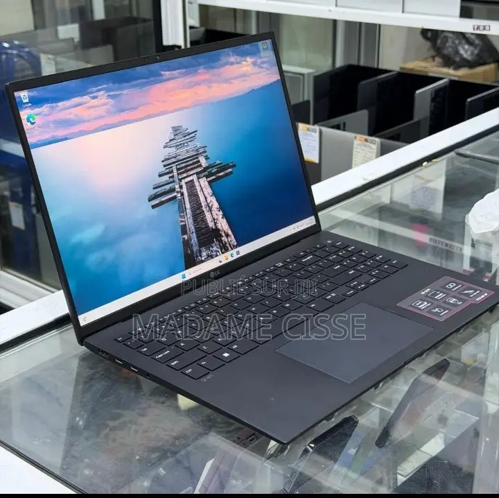 Nouveau Ordinateur portable LG Gram 15.6 32GB Intel Core i7 SSD 2T