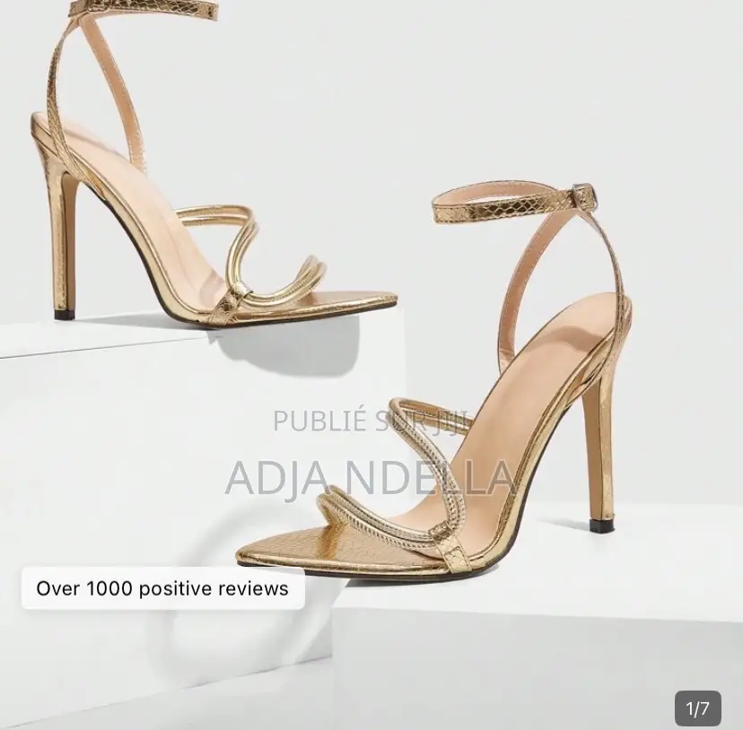 Chaussure À Haute Talon