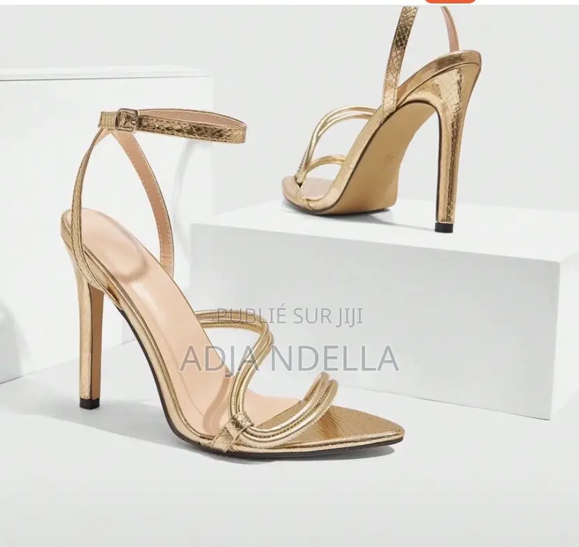 Chaussure À Haute Talon