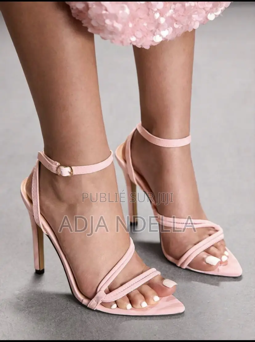 Chaussure À Haute Talon