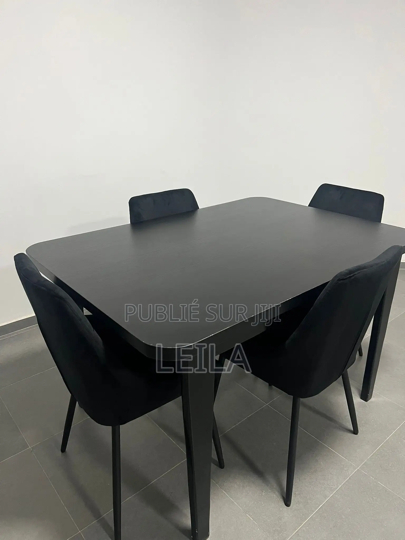 Table À Manger + 4 Chaises