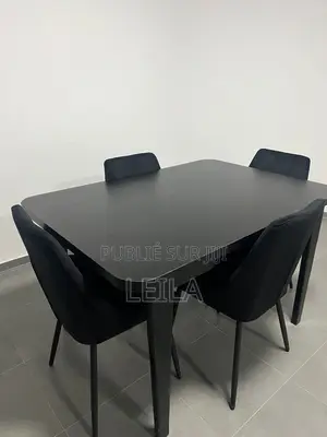 Table À Manger + 4 Chaises
