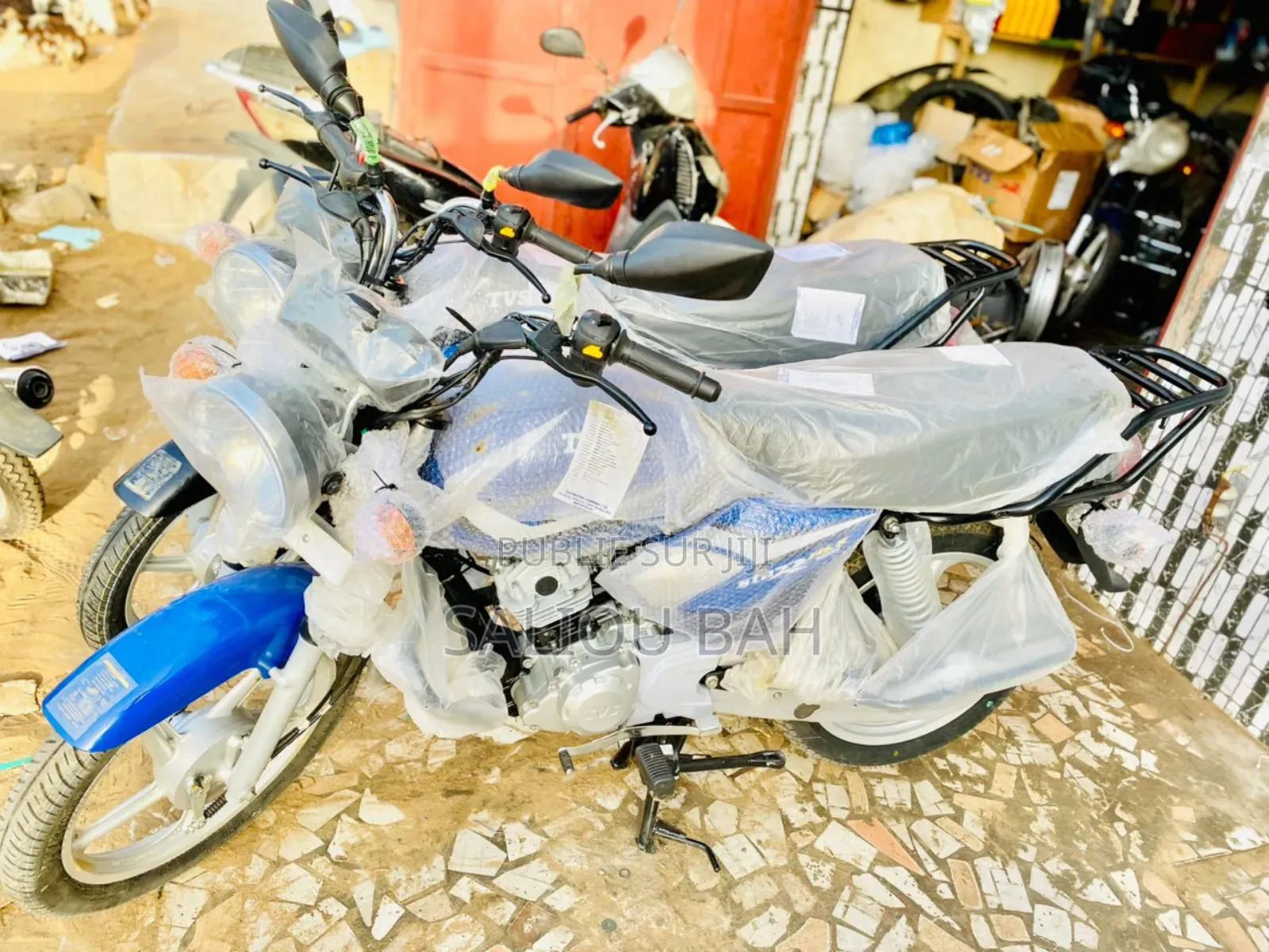 Nouveau TVS HLX 125 2025 Autre