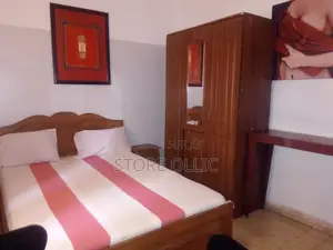 Meublé 1chbre Chambre et salon dans Mermoz Sacré-Cœur à Louer